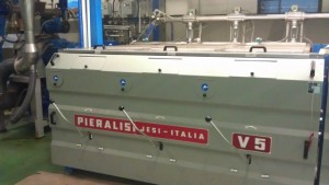 Moderne Ölgewinnungsmaschinen von Pieralisi stehen in "unserem" frantoio Agostini.